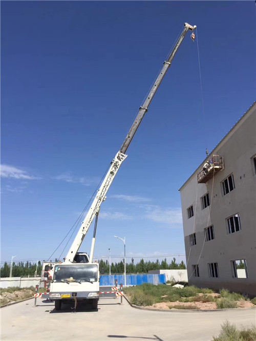 渑池县“轻装强干”—— 吊车的 “轻量化臂架” 技术